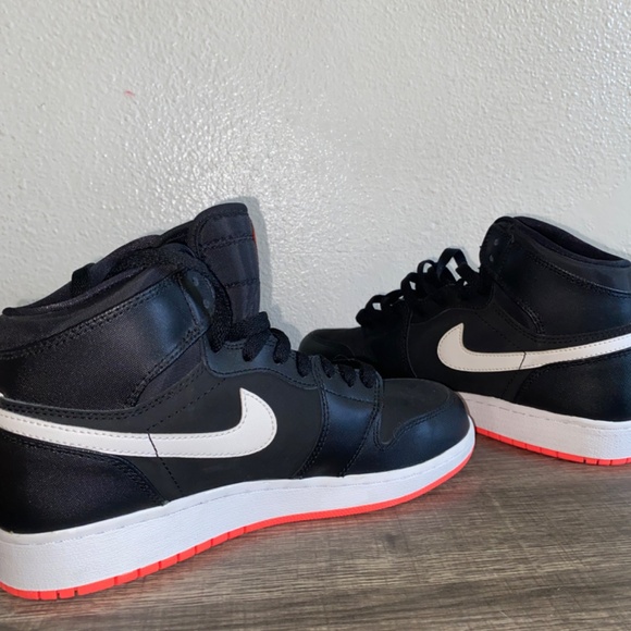 Nike Air Jordans - Picture 4 of 4